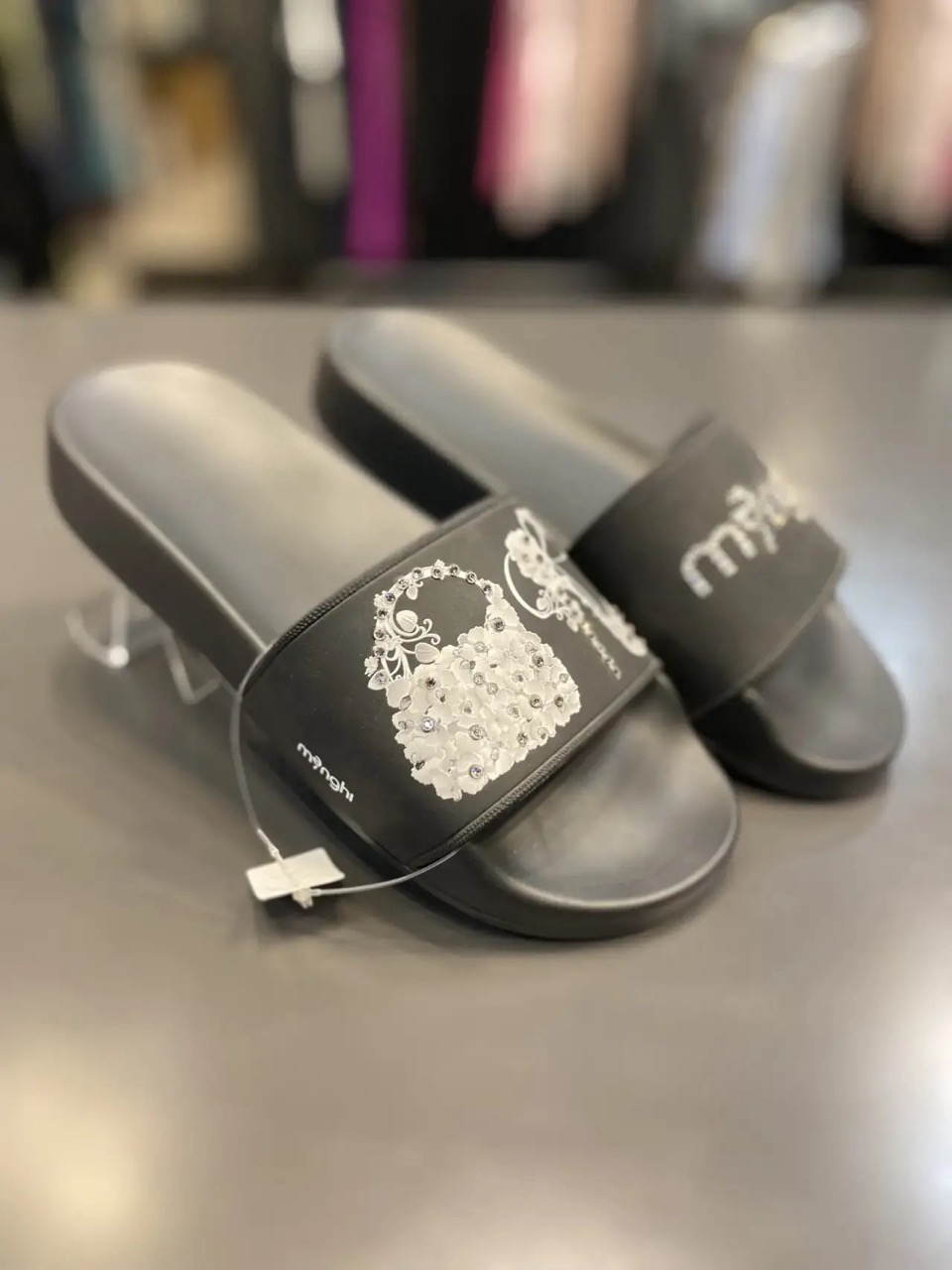 картинка Сланцы MENGHI черные swarovski от магазина Одежда+