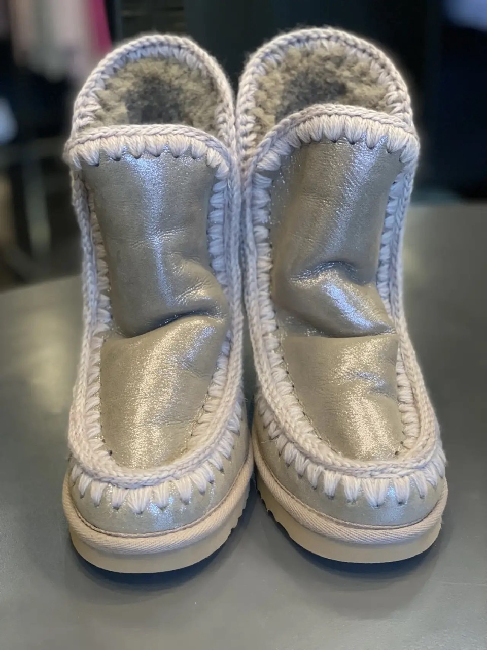 картинка Угги MOU бежевые перламутр от магазина Одежда+