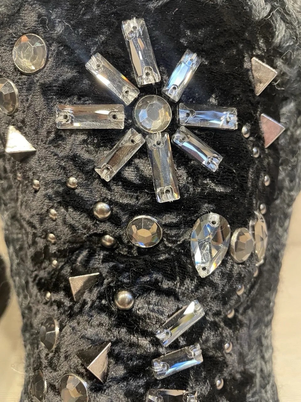 картинка Угги MOU с декором со скрытой танкеткой от магазина Одежда+