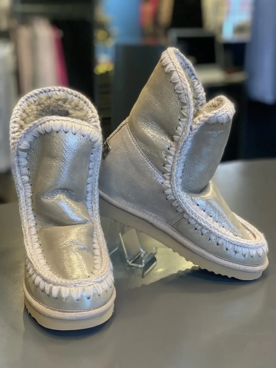 картинка Угги MOU бежевые перламутр от магазина Одежда+