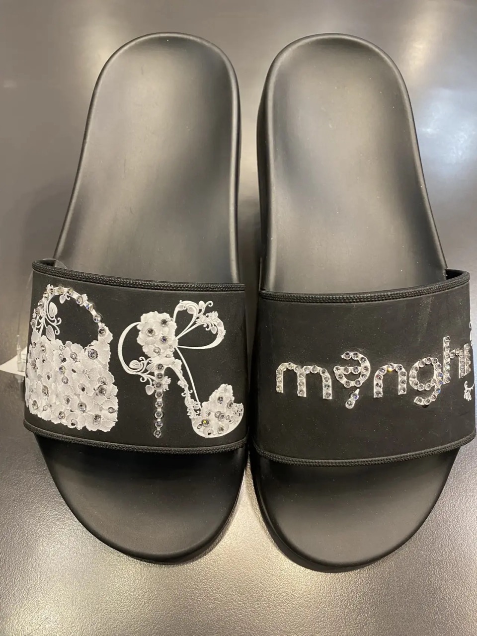 картинка Сланцы MENGHI черные swarovski от магазина Одежда+