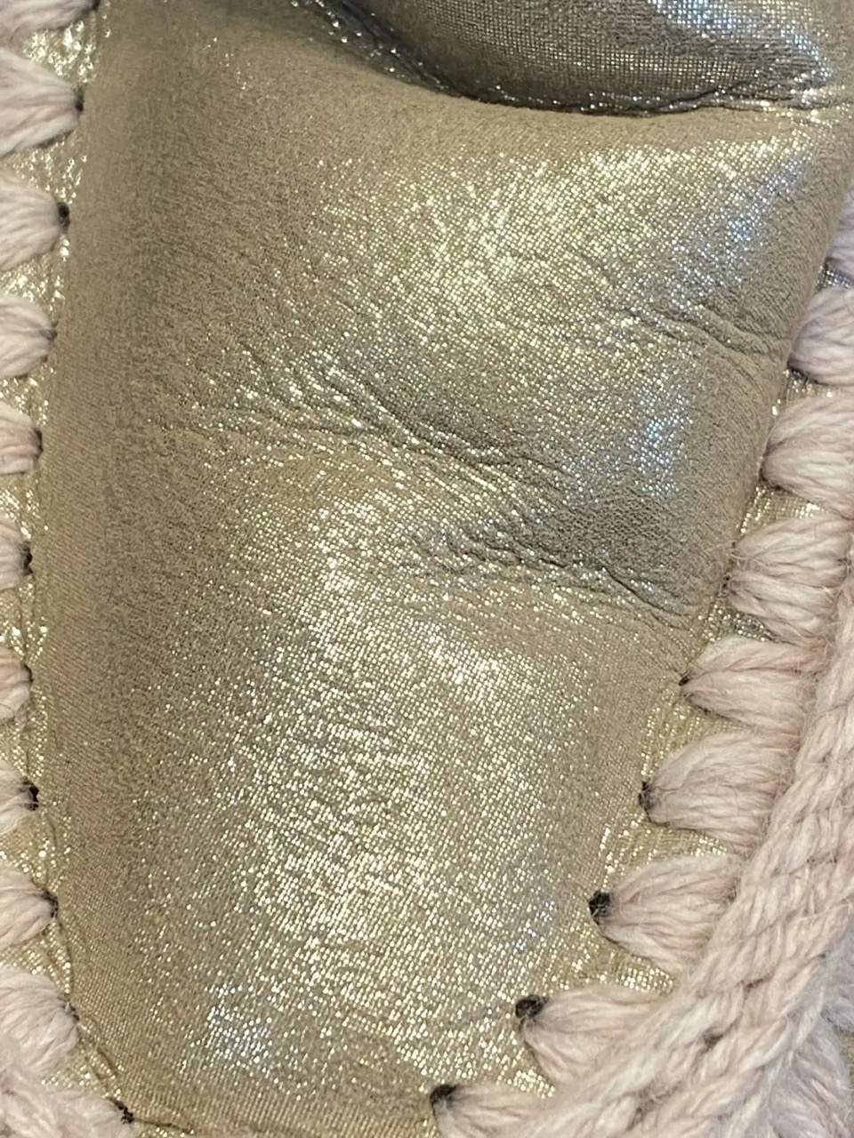 картинка Угги MOU бежевые перламутр от магазина Одежда+