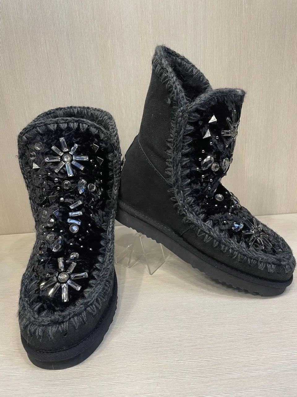 картинка Угги MOU с декором со скрытой танкеткой от магазина Одежда+